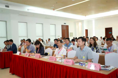 300多位業(yè)內(nèi)專家建言新能源汽車產(chǎn)業(yè)發(fā)展——聚焦充電信息化開發(fā)運營新路徑